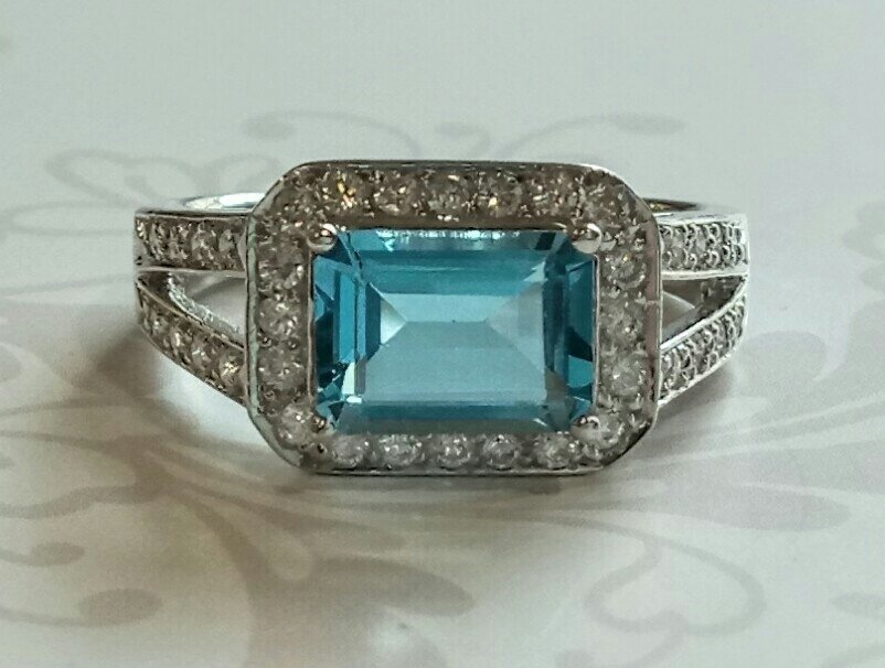 9ct white gold blue topaz halo ring