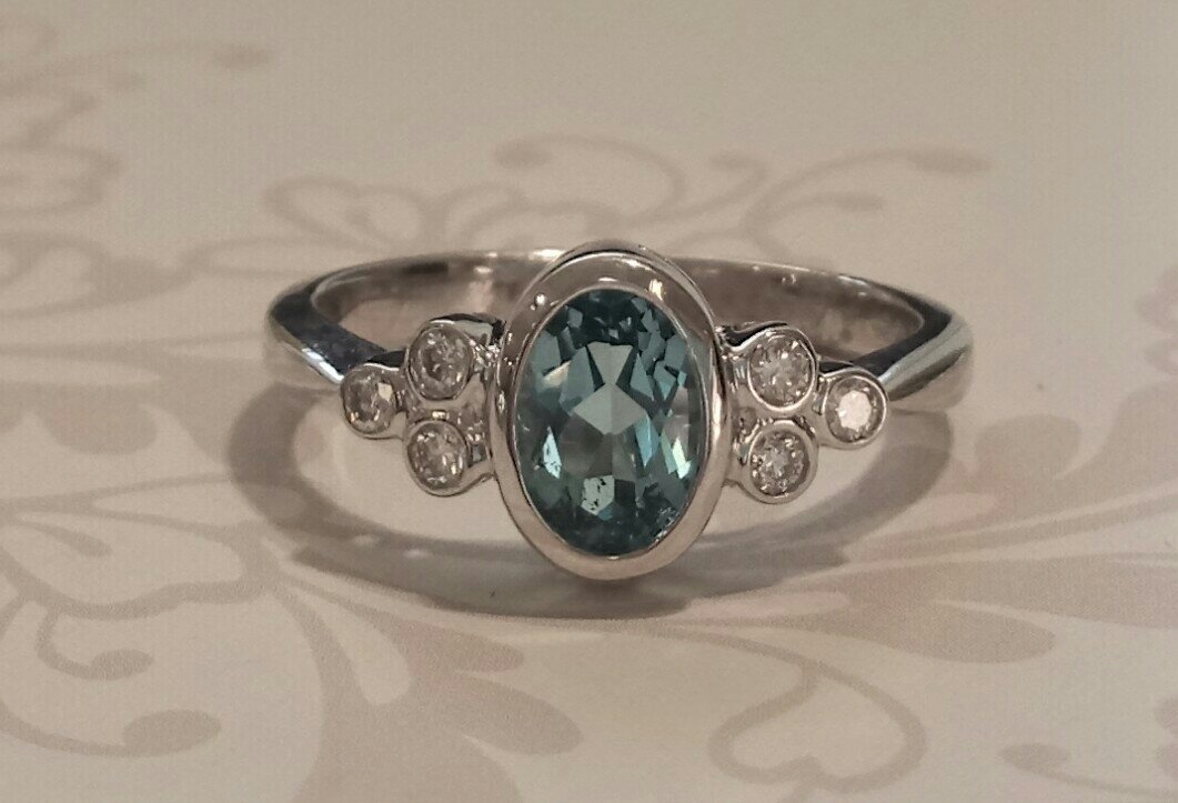 9ct white gold topaz ring