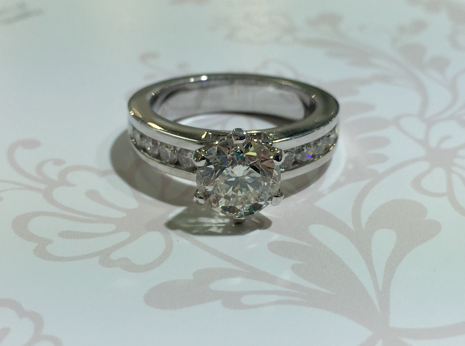 18ct white gold diamond ring