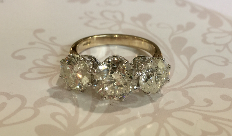 18ct yellow gold 3 stone diamond ring