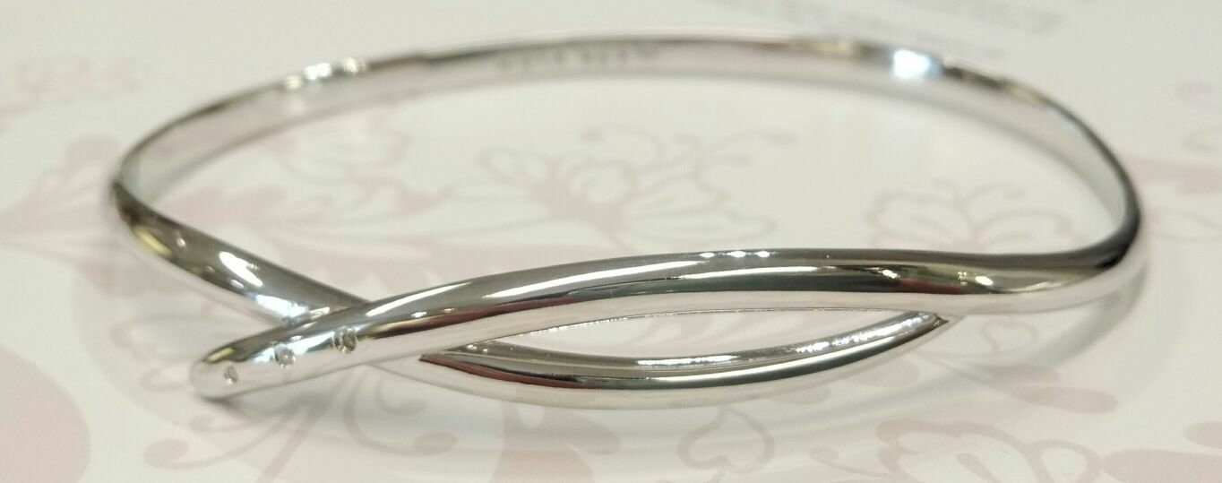 Hot diamonds cross over bangle