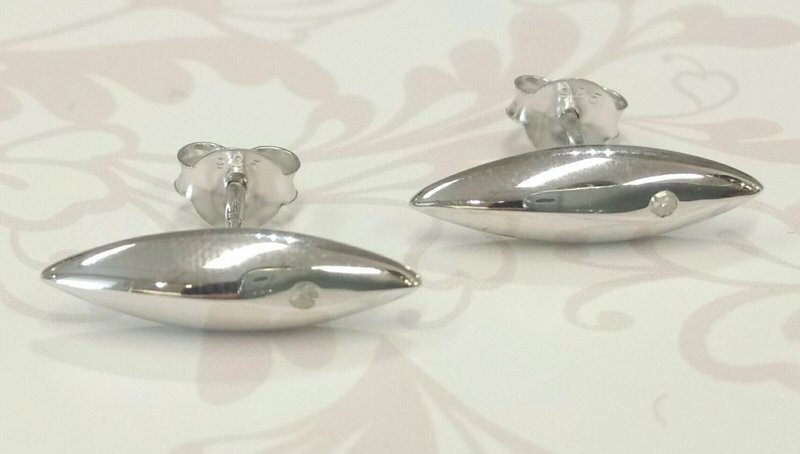 Hot diamonds earrings