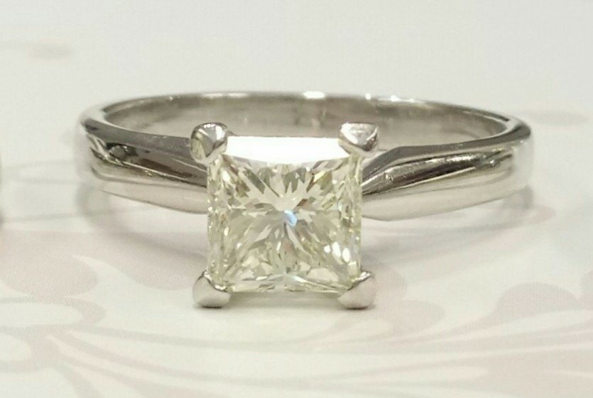 Platinum princess cut diamond ring