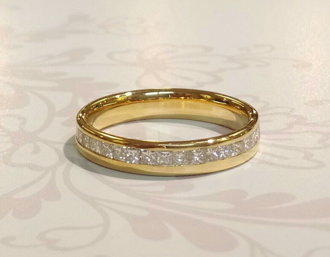 18ct yellow gold diamond wedding ring