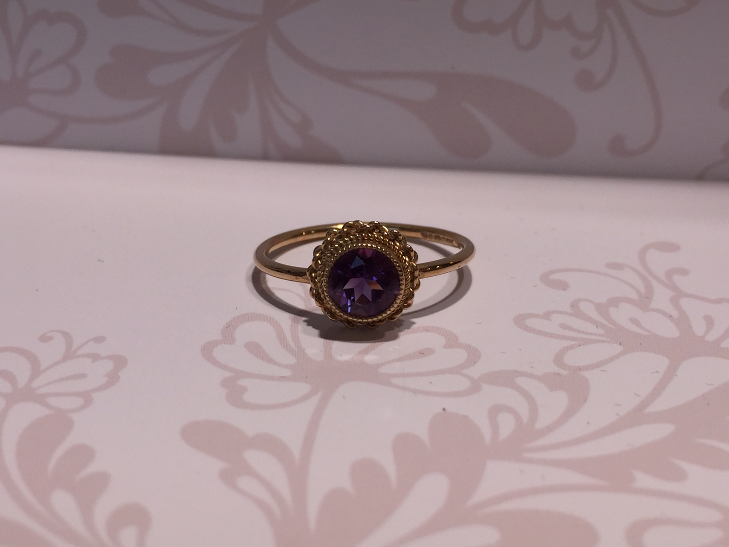9ct yellow gold amethyst ring