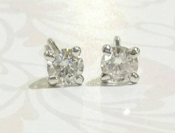 18ct white gold diamond studs