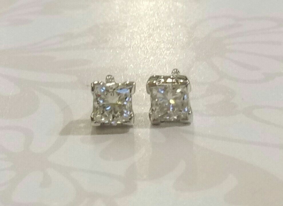 18ct white gold diamond studs