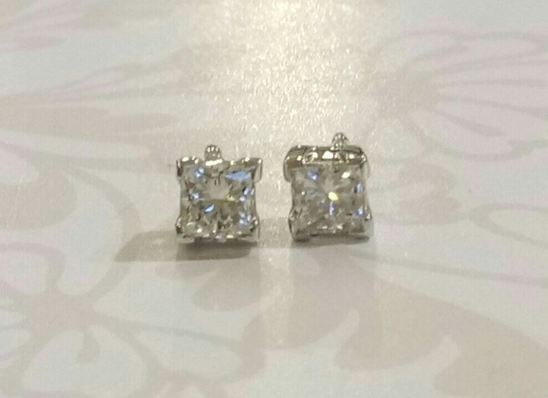18ct white gold diamond studs
