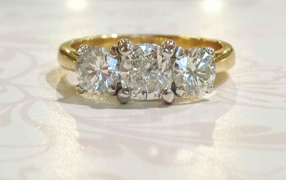 18ct gold three stone diamond ring