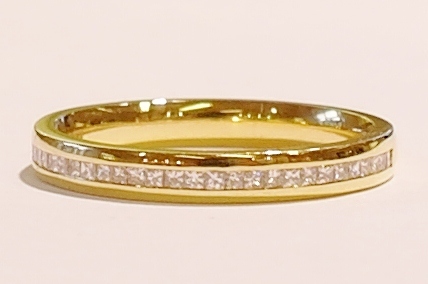 18ct yellow diamond band