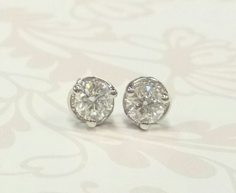 18ct white gold diamond stud earrings