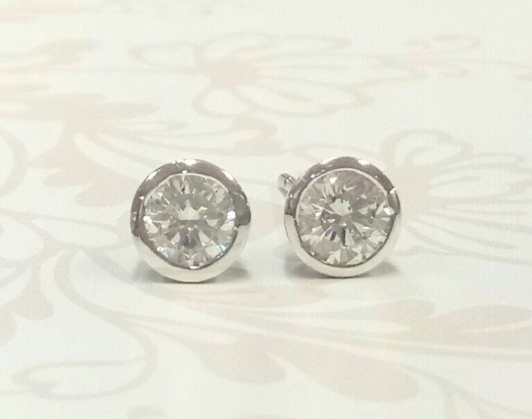 18ct white gold diamond stud earrings