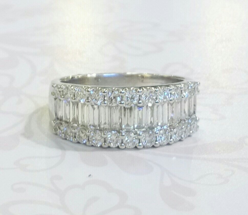 18ct white gold diamond dress ring