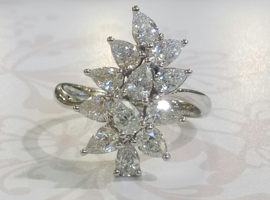 18ct white gold diamond dress ring