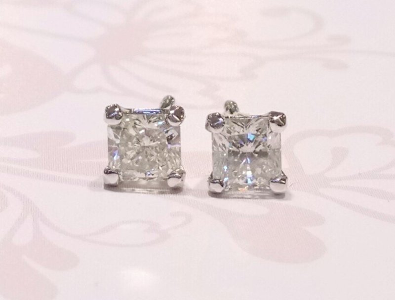 18ct white gold diamond stud earrings