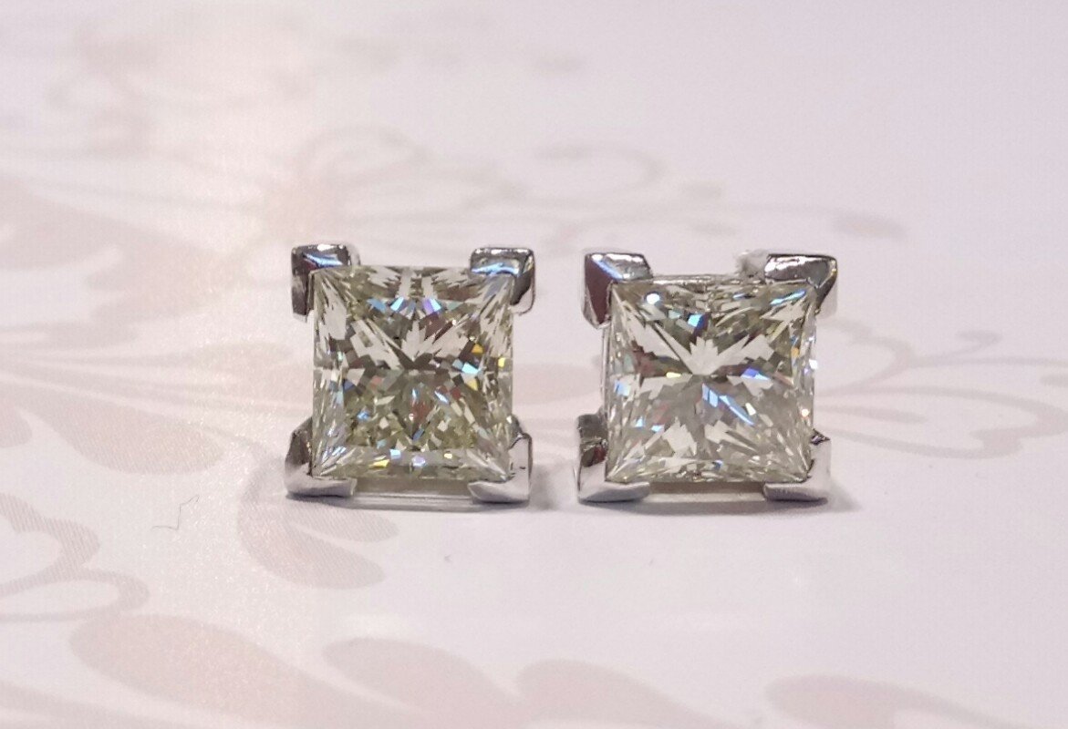 18ct white gold diamond stud earrings