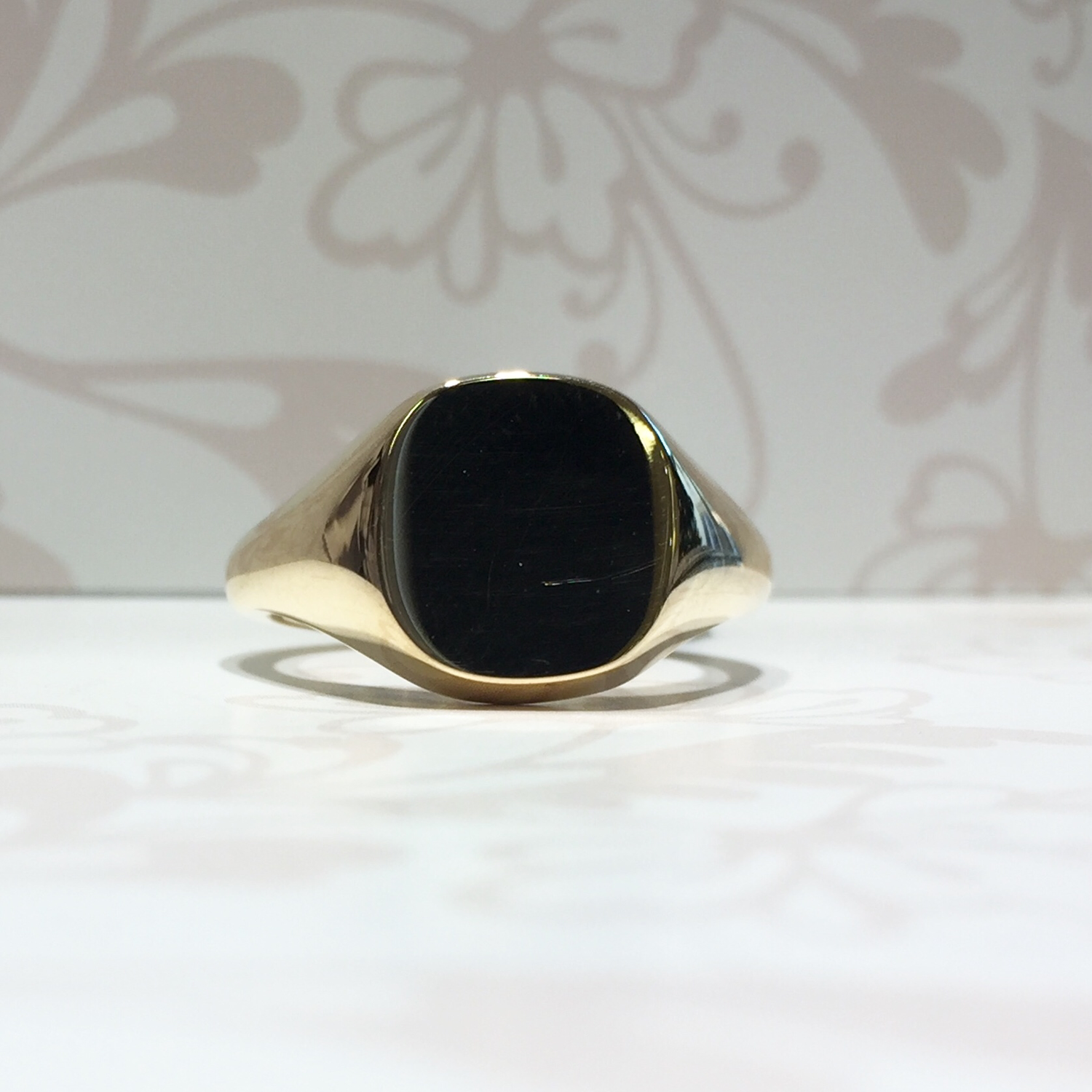 9ct yellow gold cushion signet ring
