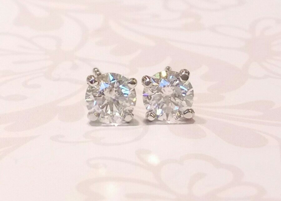18ct white gold diamond stud earrings