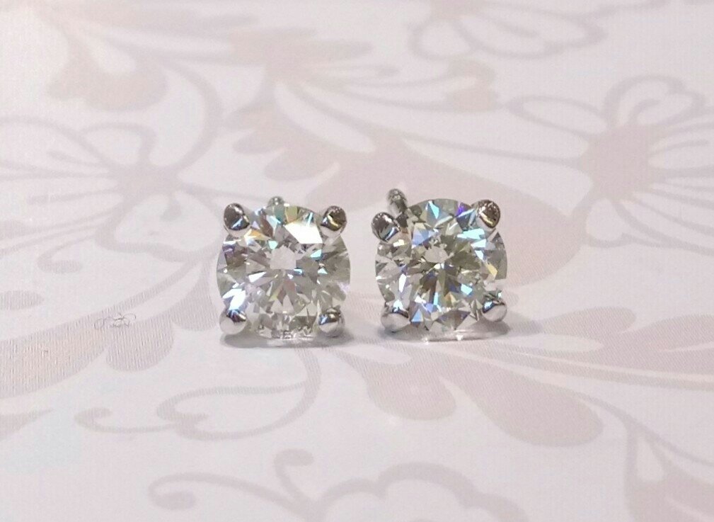 18ct white gold diamond stud earrings