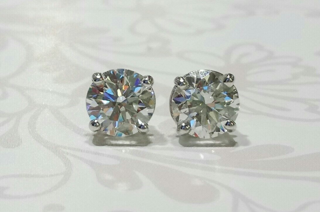 18ct white gold diamond stud earrings