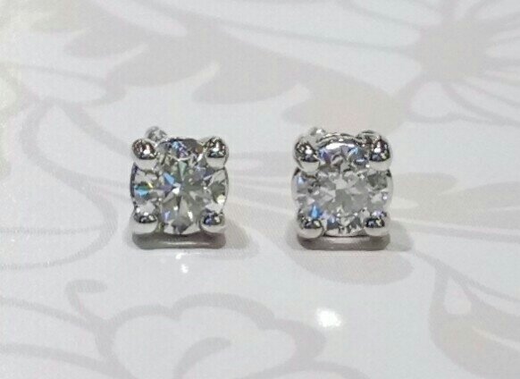 18ct white gold diamond stud earrings