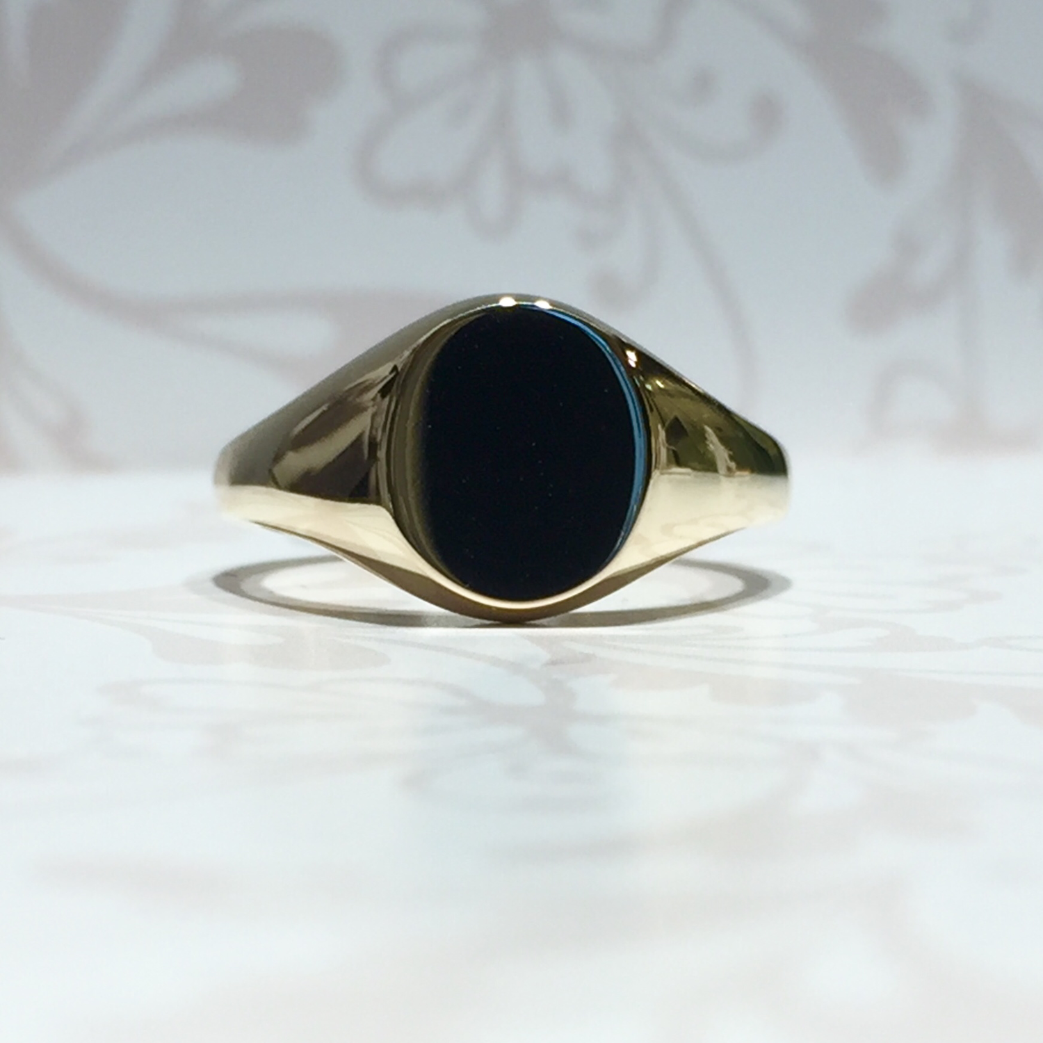 9ct yellow gold oval signet ring