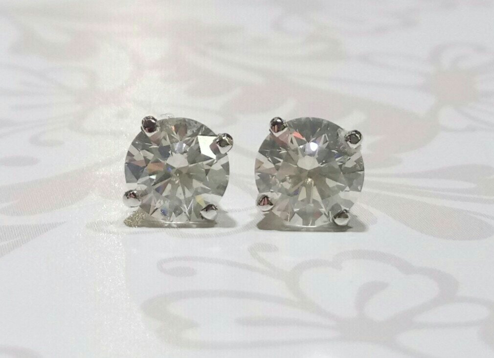 18ct white gold diamond stud earrings