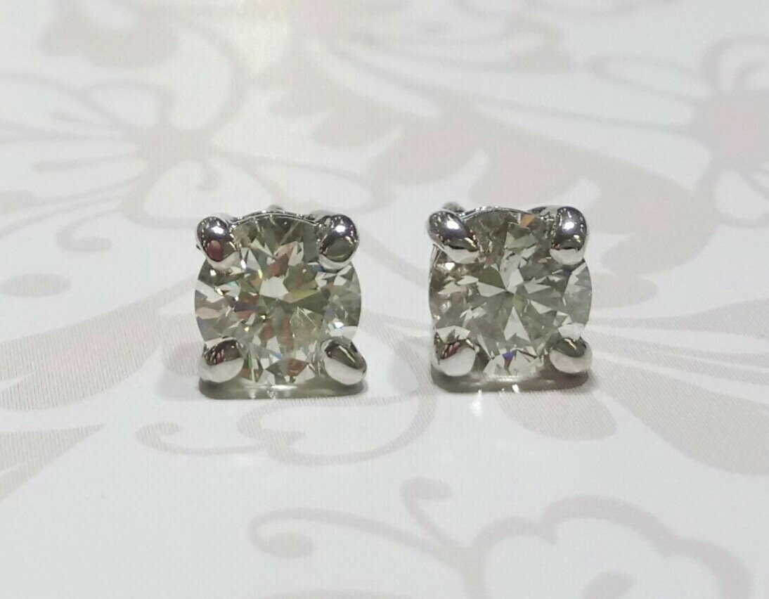 18ct white gold diamond stud earrings