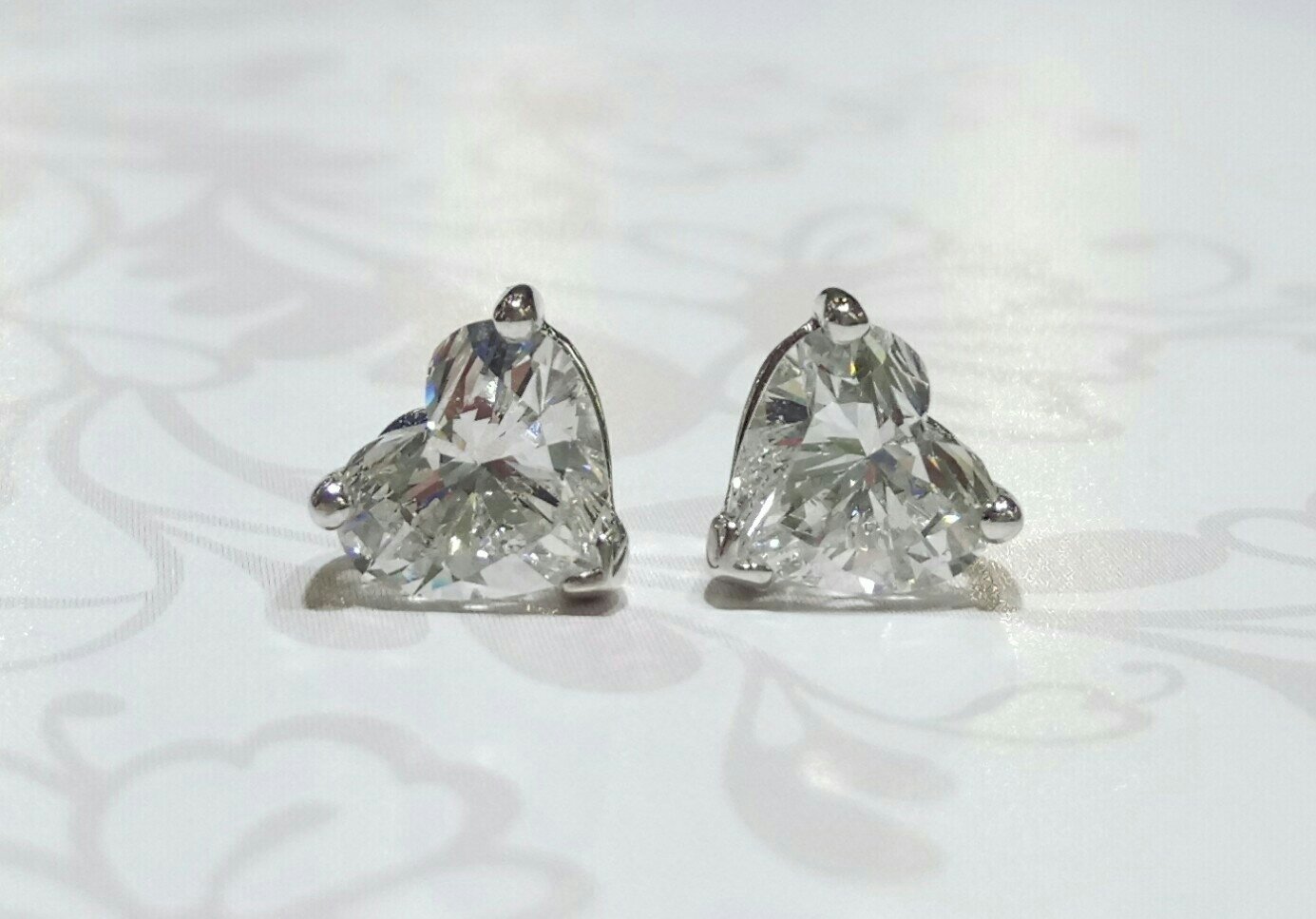 18ct white gold diamond stud earrings