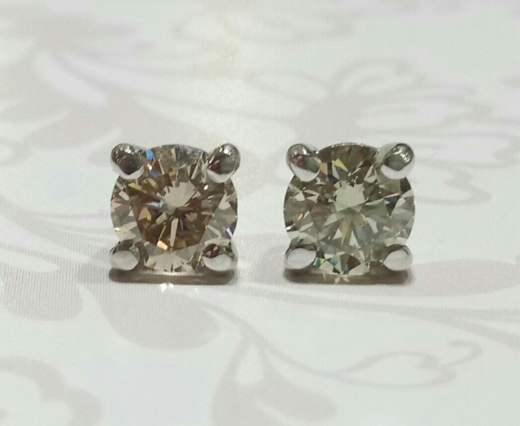 18ct white gold diamond stud earrings