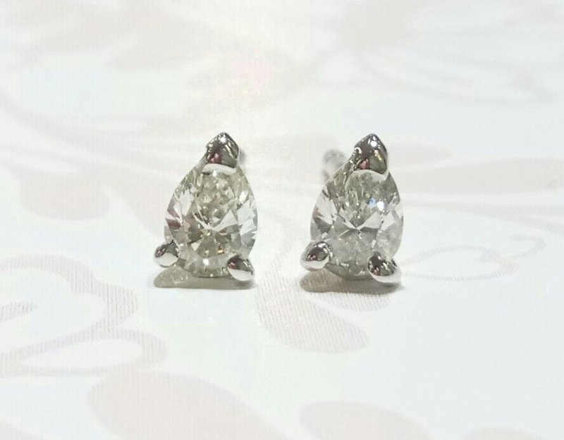 18ct white gold diamond stud earrings