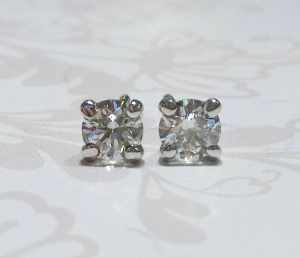 18ct white gold diamond stud earrings