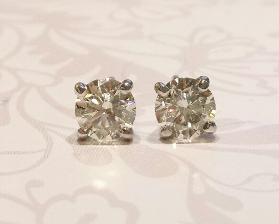 18ct white gold diamond stud earrings