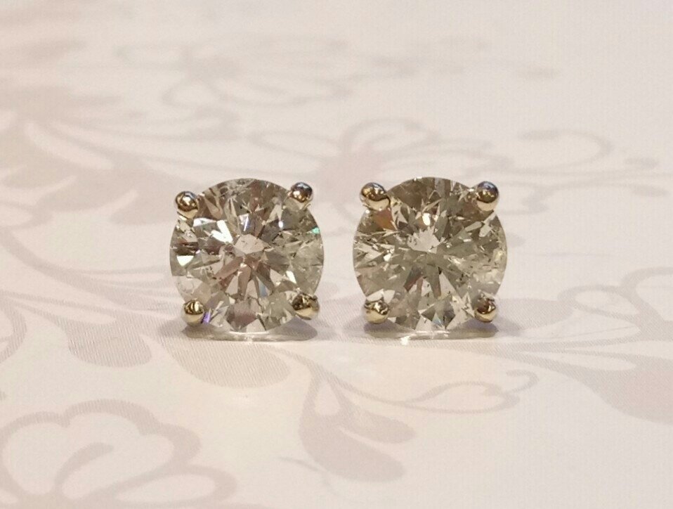 18ct white gold diamond stud earrings
