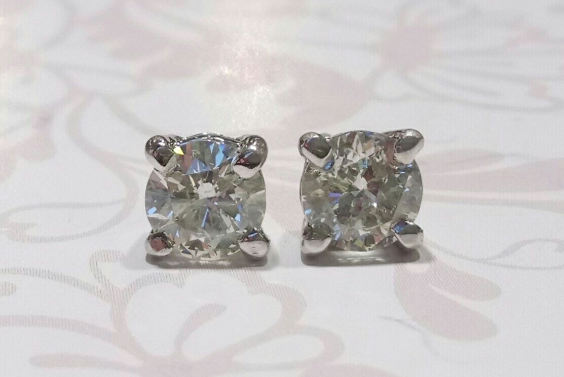 18ct white gold diamond stud earrings