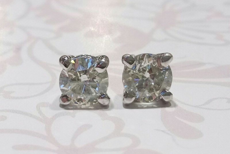18ct white gold diamond stud earrings