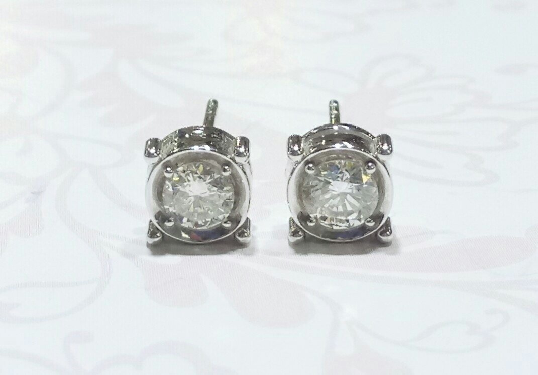 18ct white gold diamond stud earrings