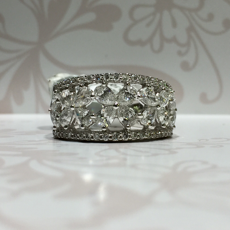 18ct white gold pear cut diamond and brilliant cut diamond ring