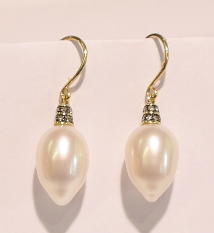 9ct yellow gold pearl and diamond earrings