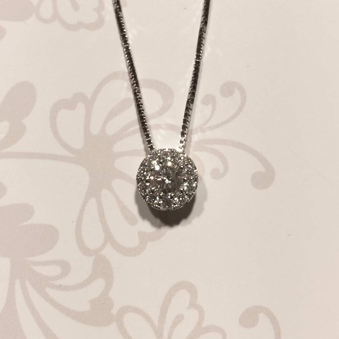 18ct white gold diamond pendant