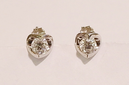 18ct white gold diamond stud earrings