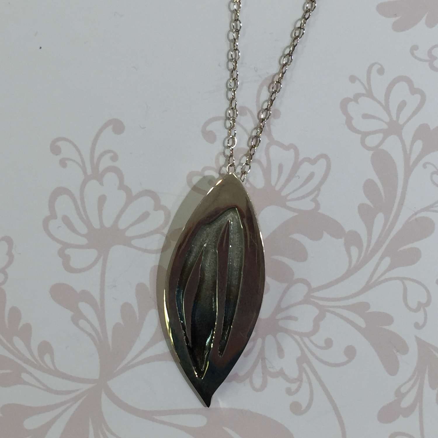 18ct white gold diamond ring