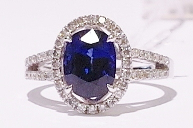 18ct white gold sapphire and diamond ring