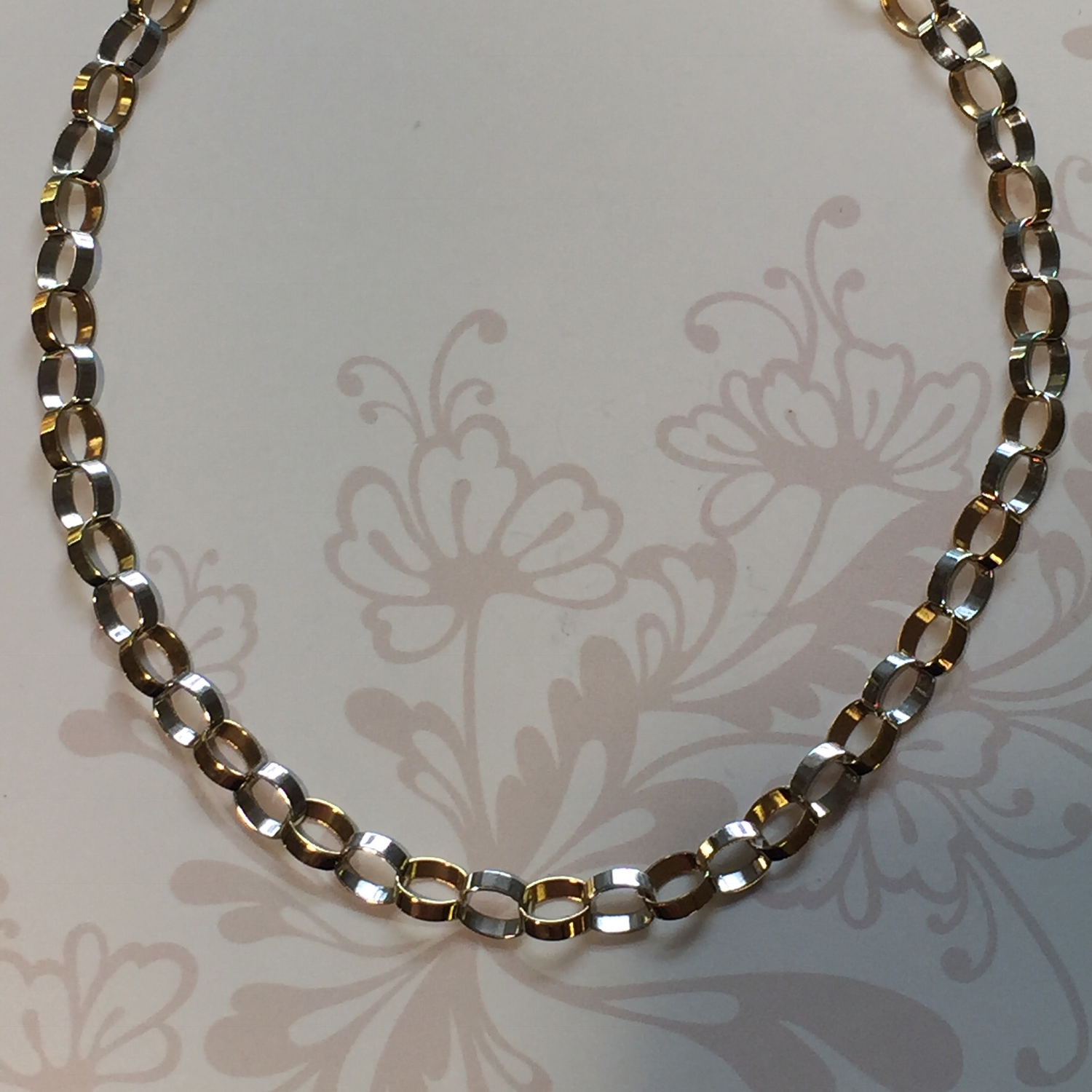 White and yellow two tone chain