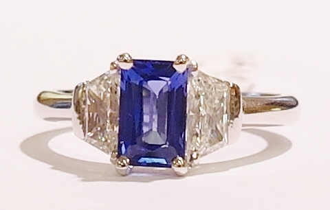 18ct white gold sapphire and diamond ring