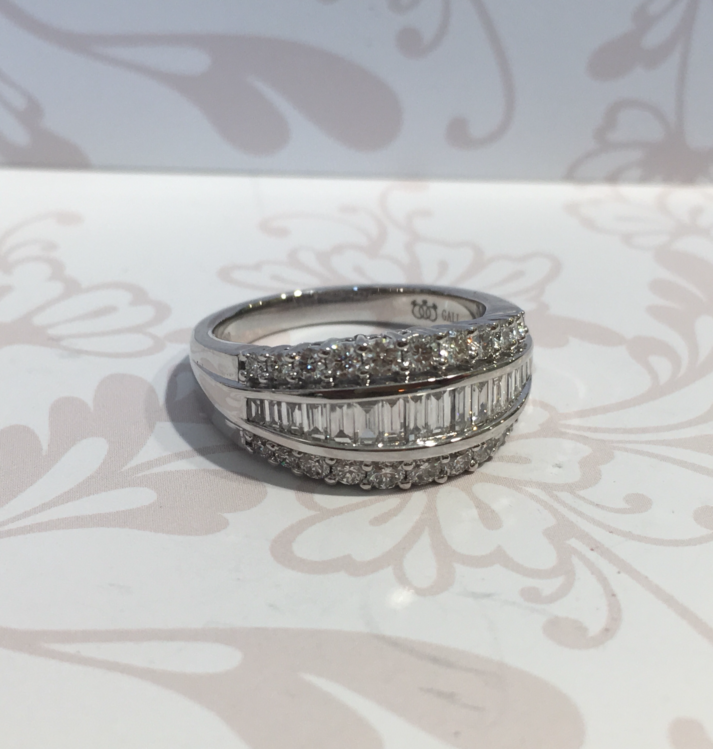 18k white gold diamond set ring