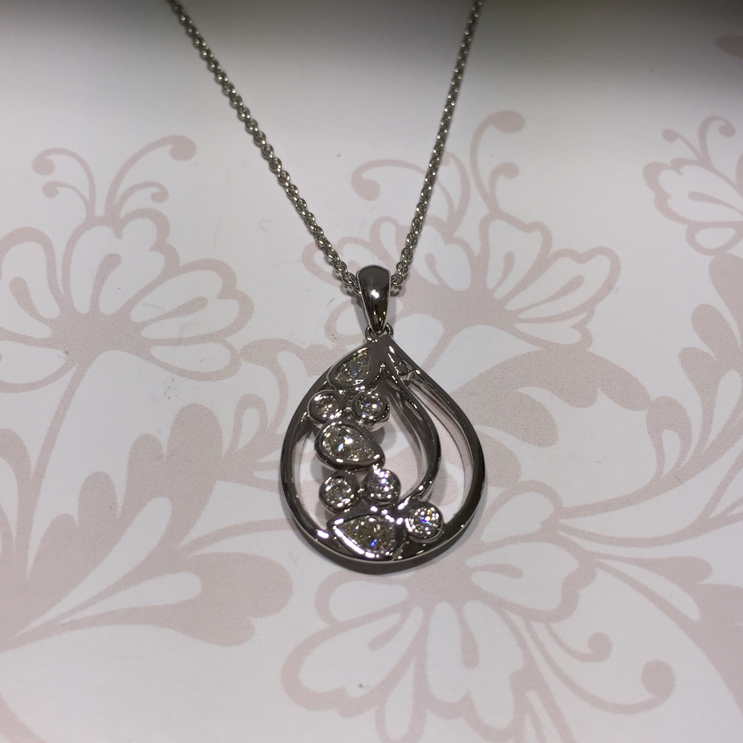 18ct white gold diamond pendant