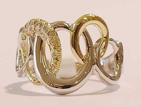 9ct two colour diamond ring