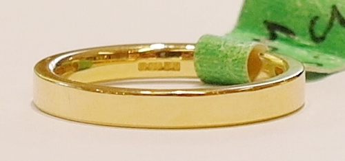 18ct yellow gold band