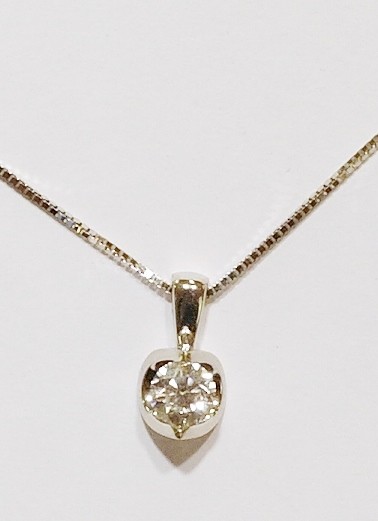 18ct white gold diamond pendant. 0.50ct